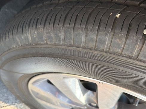 Used 2024 Chrysler Pacifica Limited FWD image 37