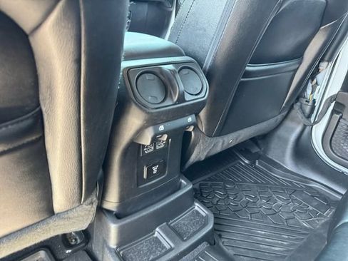 Certified 2022 Jeep Wrangler Unlimited Sahara AWD/4WD image 12