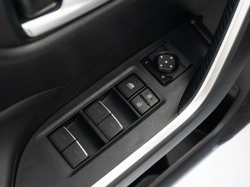 Used 2023 Toyota RAV4 XLE AWD/4WD image 4