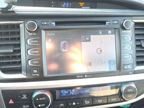 Used 2015 Toyota Highlander Limited Platinum image 3