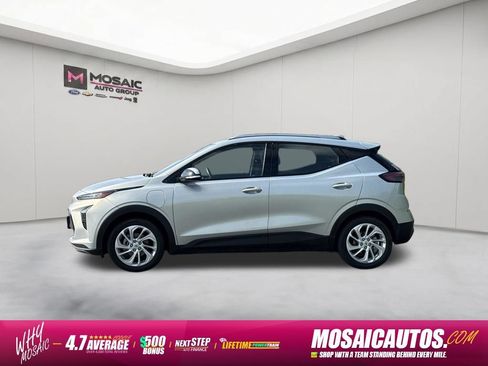 Used 2023 Chevrolet Bolt EUV LT w/ Driver Confidence Package FWD image 4