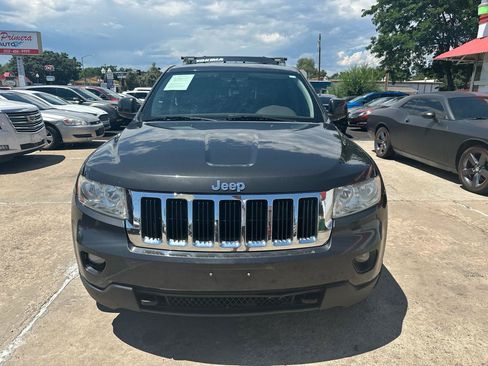 Used 2011 Jeep Grand Cherokee Laredo AWD/4WD image 2