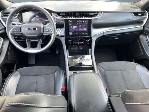 Used 2024 Jeep Grand Cherokee L Altitude image 16