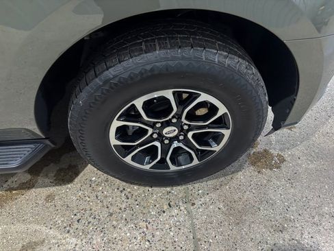 Used 2024 Ford Expedition XLT image 11