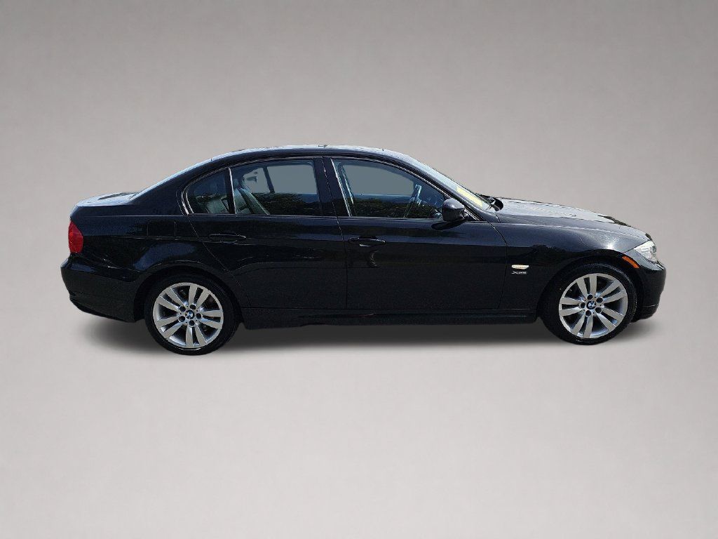 Used 2011 BMW 335i xDrive Sedan AWD/4WD image 3