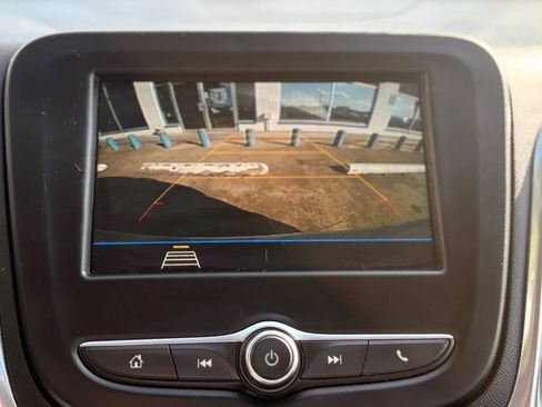 Used 2019 Chevrolet Equinox LT FWD image 18
