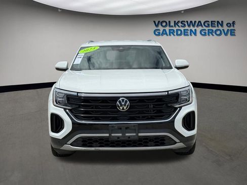 Used 2024 Volkswagen Atlas Cross Sport SE FWD image 3