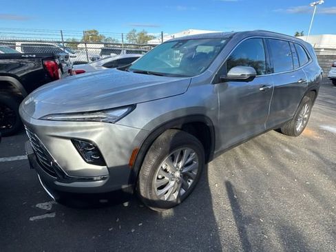 Used 2025 Buick Enclave Preferred image 5