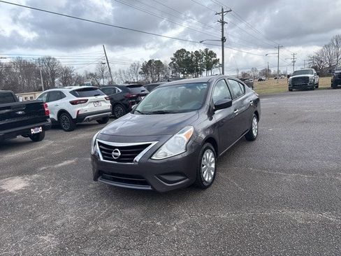 Used 2015 Nissan Versa SV image 4