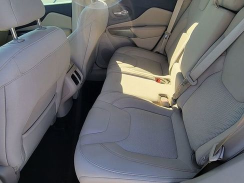 Used 2020 Jeep Cherokee Latitude w/ Cold Weather Group AWD/4WD image 8