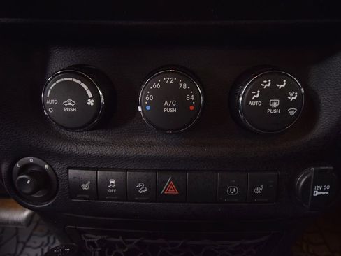 Used 2015 Jeep Wrangler Unlimited Sahara image 31