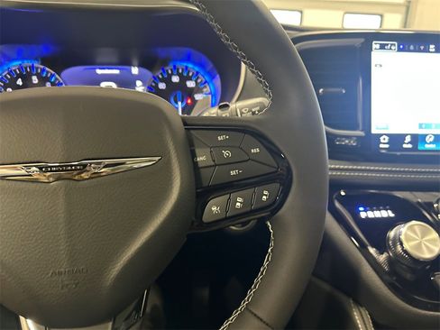 New 2026 Chrysler Pacifica Limited image 20