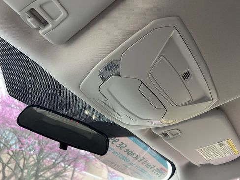 Used 2015 Ford Escape SE image 22