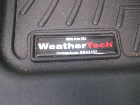 Used 2010 GMC Acadia SLE image 18