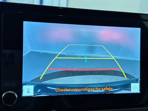 Used 2025 Toyota Camry SE w/ Convenience Package image 25