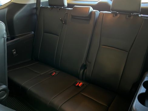 Used 2024 Toyota Highlander Platinum image 15