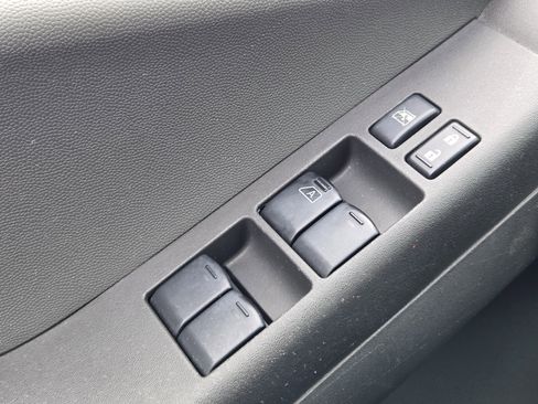 Used 2010 Nissan Xterra X image 31