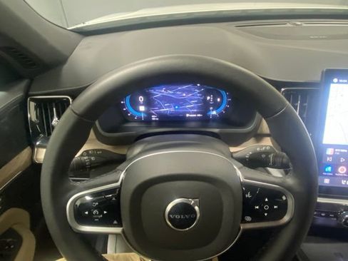 Used 2025 Volvo XC90 B6 Plus AWD/4WD image 13