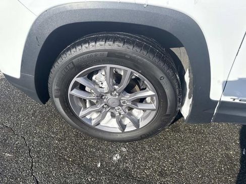 Used 2024 GMC Terrain SLT image 13