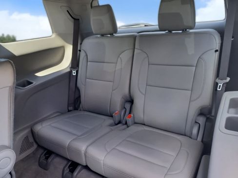 Used 2020 GMC Acadia SLT FWD image 16