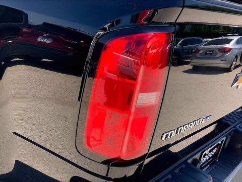 Used 2018 Chevrolet Colorado W/T w/ WT Convenience Package RWD image 26