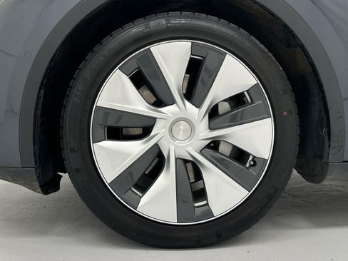 Used 2021 Tesla Model Y Long Range AWD/4WD image 9