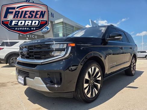 Used 2025 Ford Expedition Platinum w/ Driver's Package AWD/4WD image 1