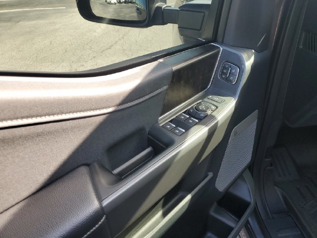 Used 2025 Ford F250 Lariat w/ Black Appearance Package AWD/4WD image 12