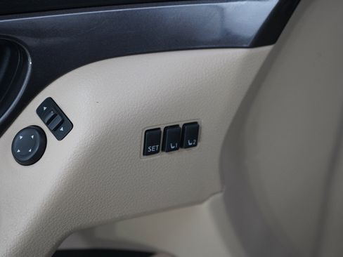 Used 2019 Nissan Rogue SV w/ Sun & Sound Touring Package AWD/4WD image 22