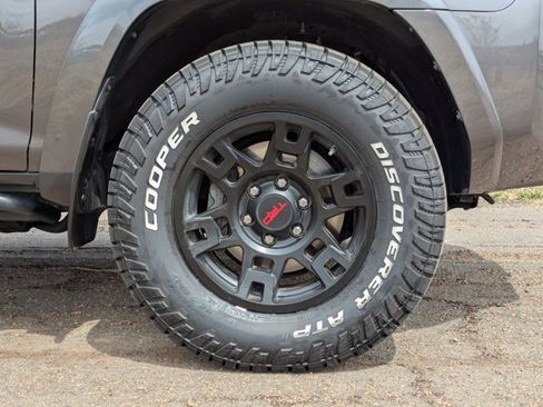 Used 2018 Toyota 4Runner TRD Off-Road Premium image 25