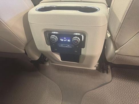 Used 2022 GMC Yukon Denali w/ Denali Premium Package image 21