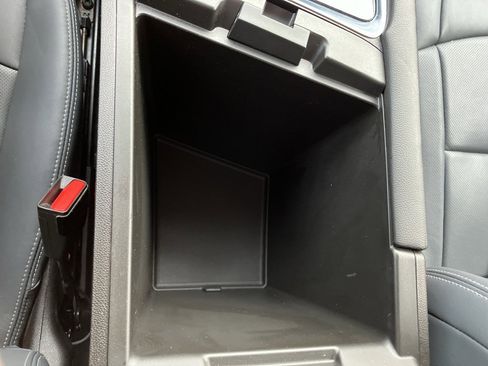 Used 2019 Buick Enclave Essence image 22