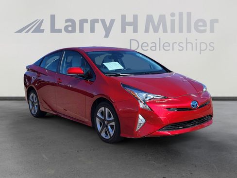 Used 2018 Toyota Prius Four Touring w/ Premium Convenience Package image 7