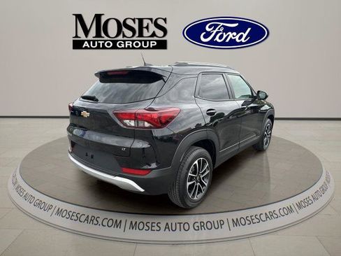 Used 2025 Chevrolet TrailBlazer LT AWD/4WD image 3