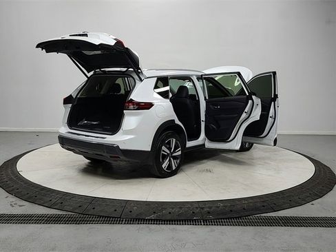 Used 2025 Nissan Rogue SL w/ SL Premium Package image 15