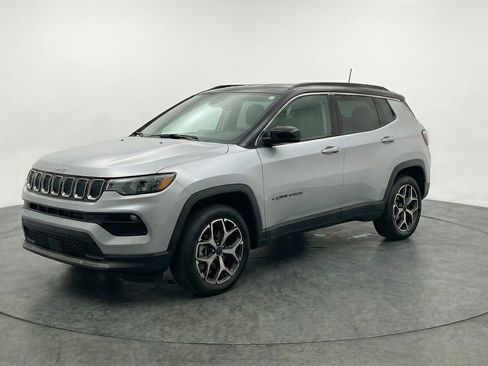 Used 2025 Jeep Compass Limited AWD/4WD image 3