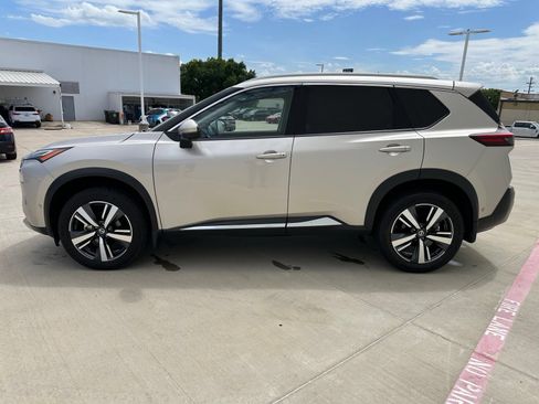 Used 2021 Nissan Rogue Platinum FWD image 5