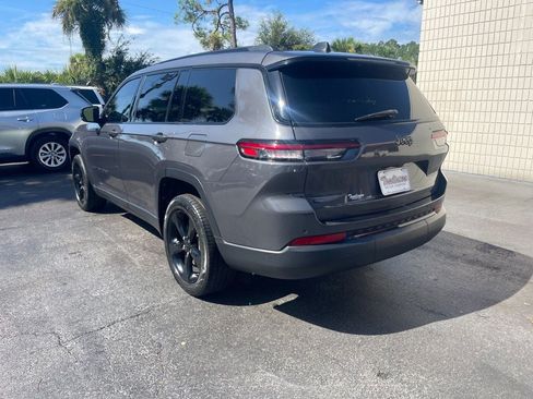 Used 2022 Jeep Grand Cherokee L Laredo RWD image 3