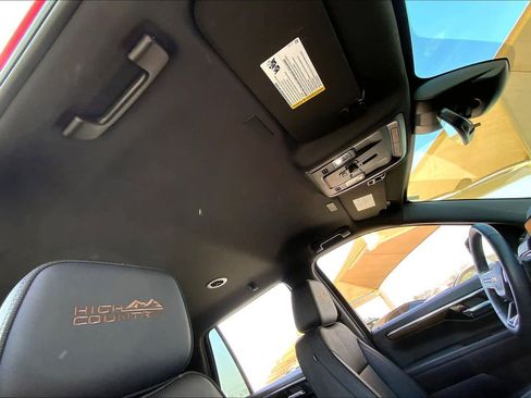 Used 2025 Chevrolet Tahoe High Country AWD/4WD image 14