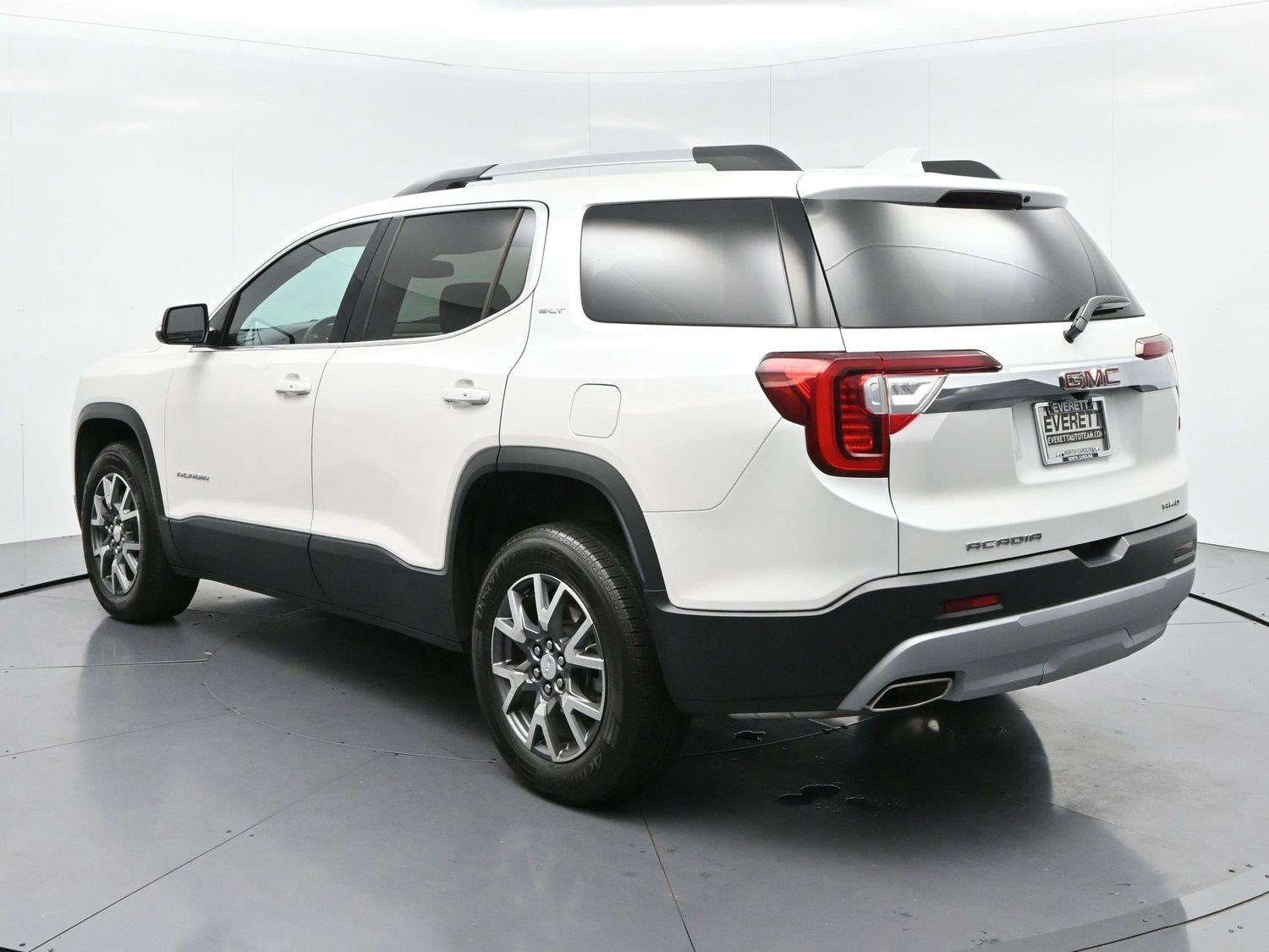 Used 2023 GMC Acadia SLT w/ LPO, Floor Liner Package AWD/4WD image 5