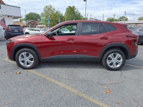 Used 2024 Chevrolet Trax LS image 2