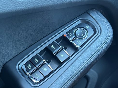 Used 2023 Porsche Macan S w/ Sport Chrono Package image 29