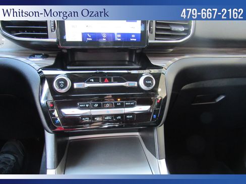 Used 2024 Ford Explorer Limited image 50