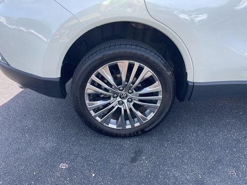 Used 2022 Toyota Venza Limited AWD/4WD image 18