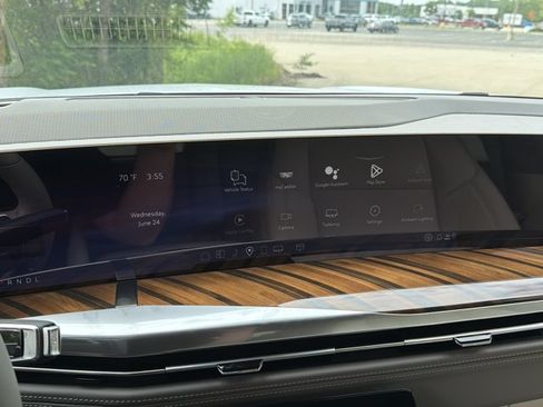 New 2026 Cadillac Escalade Platinum Sport w/ LPO, ONYX Package AWD/4WD image 17