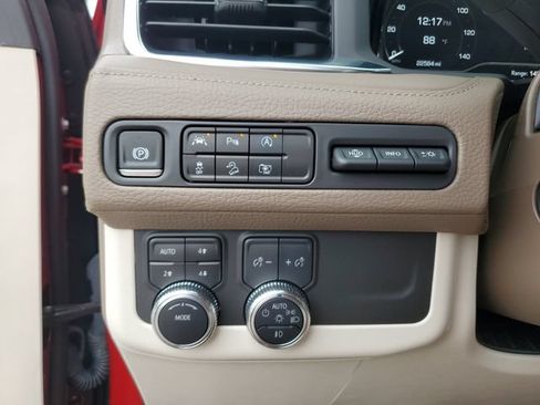 Used 2024 GMC Yukon Denali AWD/4WD image 29