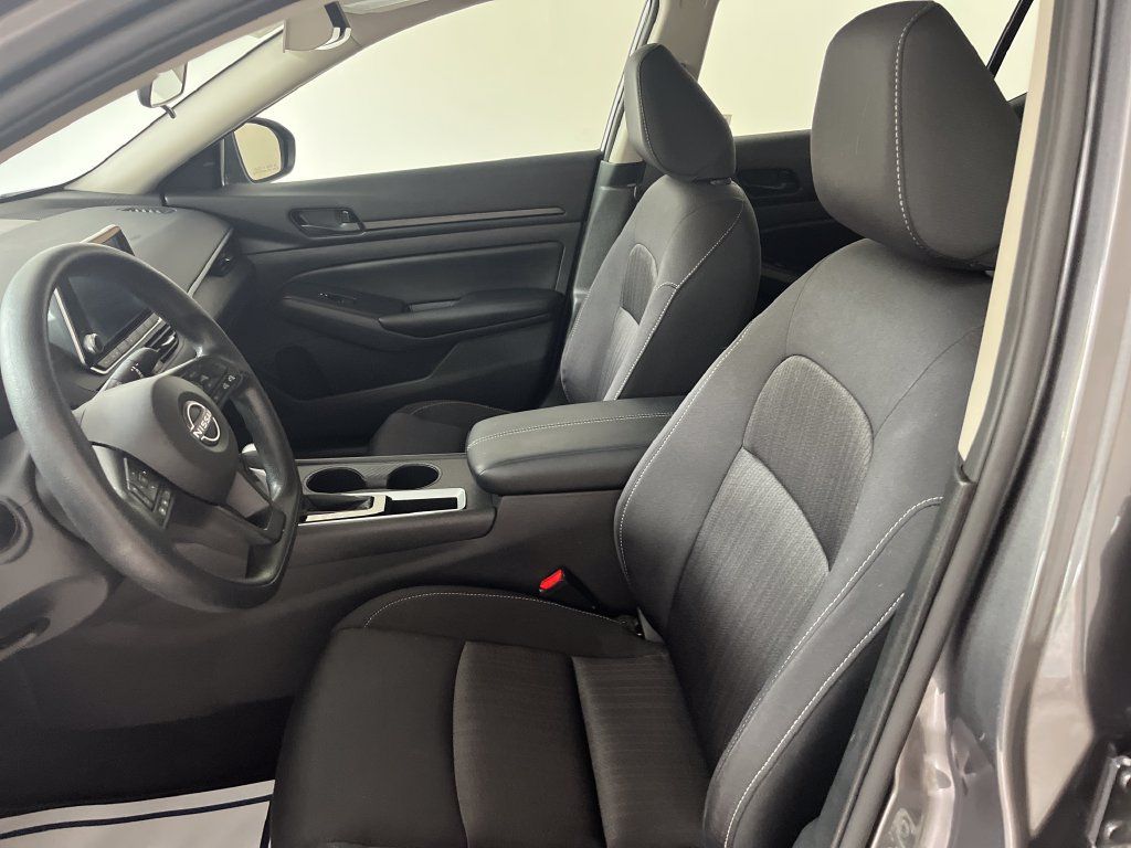 Used 2025 Nissan Altima 2.5 S FWD image 12