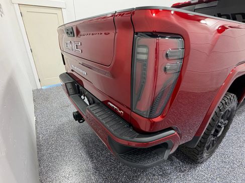 Used 2024 GMC Sierra 2500 AT4 w/ AT4 Premium Plus Package AWD/4WD image 7