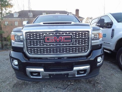 Used 2019 GMC Sierra 2500 Denali w/ Duramax Plus Package image 5