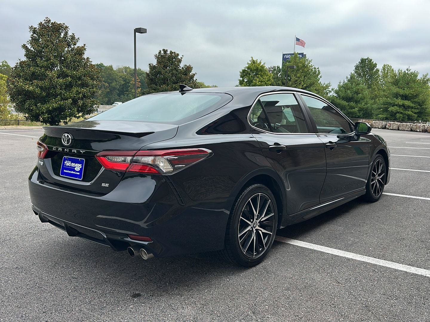 Used 2022 Toyota Camry SE FWD image 5